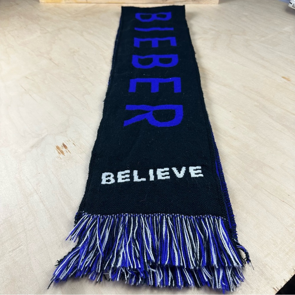 Justin Bieber scarf - Picture 10 of 13